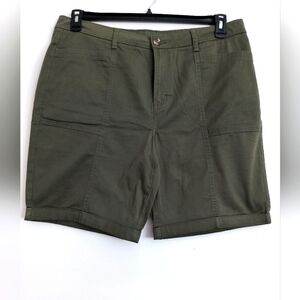 Women Croft & Barrow Green Shorts / Size 18